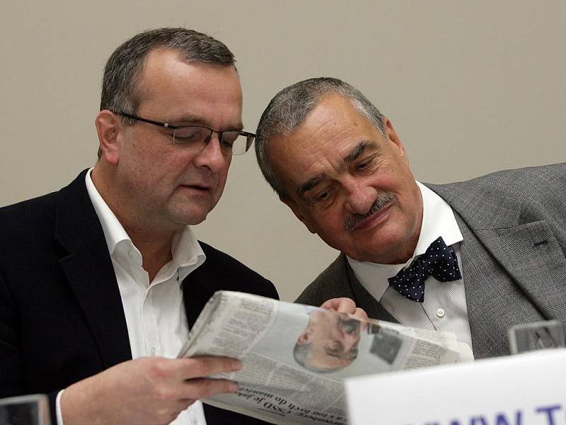 V Těšanech na brněnsku se uskutečnil ustavující sněm JMK TOP 09, kterého se zúčastnili Karel Schwarzenberg a Miroslav Kalousek. 