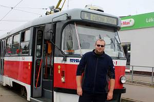 Sedmička řidičů tramvají z Dopravního podniku měst Mostu a Litvínova začala pracovat pro brněnský dopravní podnik. V Brně budou jezdit čtyři měsíce. V pátek mají zkušební jízdy.