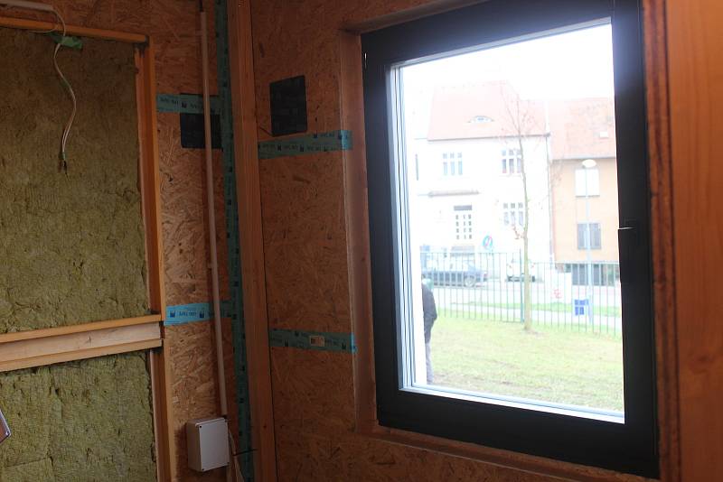Vědci a studenti z brněnské Mendelovy univerzity postavili experimentální modul dřevostavby.
