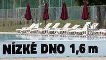 Poprvé v letošním roce si v pátek mohli zaplavat lidé na brněnském koupališti Dobrák. Letos jsou navíc pro lidi nachystané nové atrakce. 