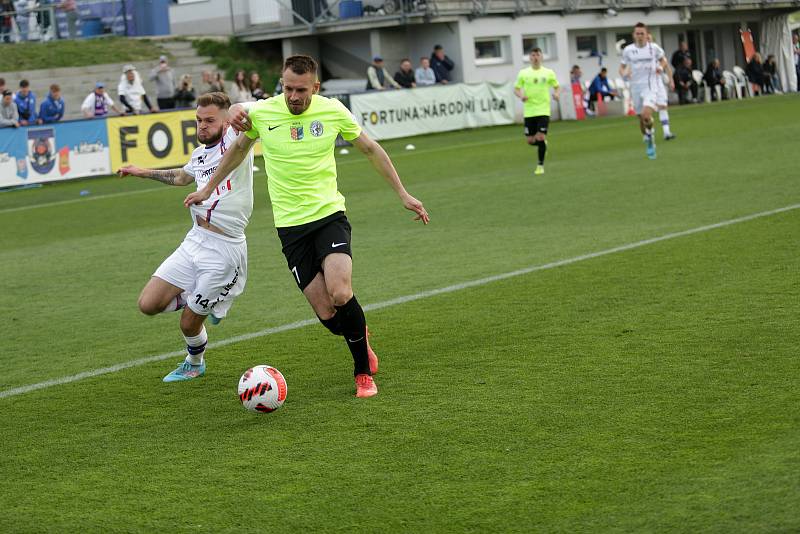 Líšeňští fotbalisté (v bílém) porazili v utkání 27. kola FORTUNA:NÁRODNÍ LIGY na domácím hřišti Prostějov 2:0.