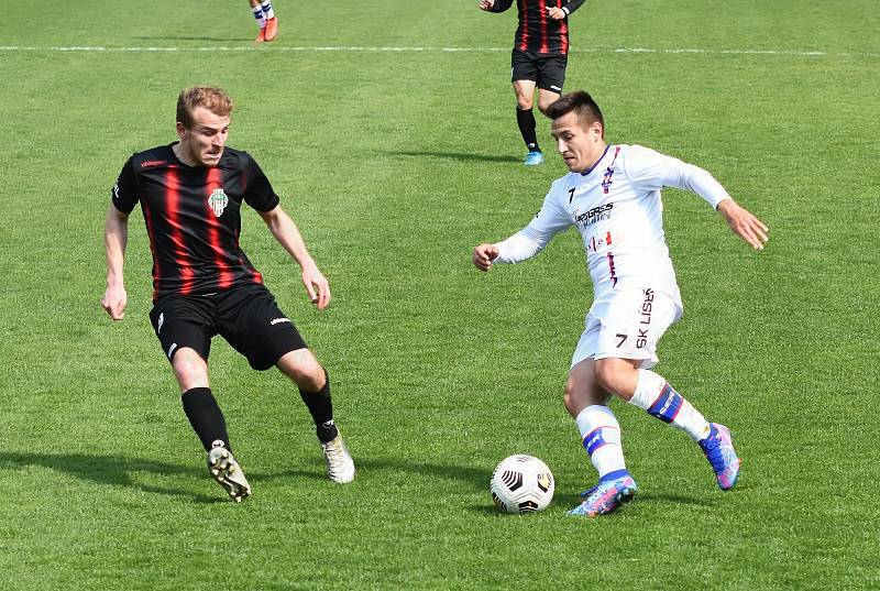 Líšeňští fotbalisté (v bílém) remizovali ve dvacátém kole FORTUNA:NÁRODNÍ LIGY s Viktorií Žižkov 1:1. V této sezoně doma ještě neprohráli.