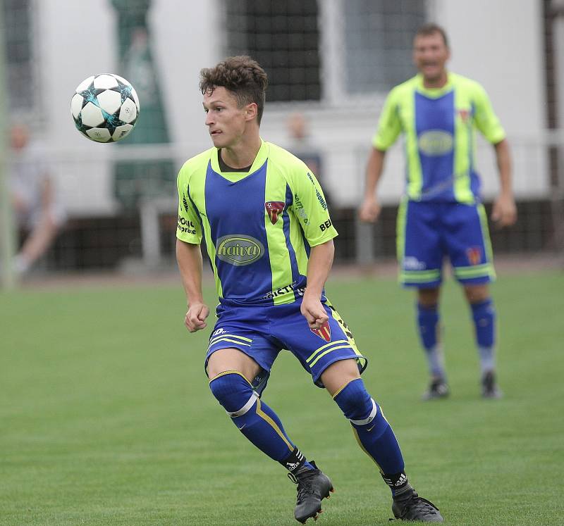 Fotbalisté Rosic (ve žlutém) porazili Tasovice 3:1.