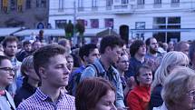 V Den české státnosti se v Brně uskutečnil pochod Kroky pro demokracii pořádaný iniciativou Společně Brno. Pochodu, na němž řečníci kritizovali současný stav české demokracie a kauzy kolem premiéra Andreje Babiče, se zúčastnilo několik stovek lidí.
