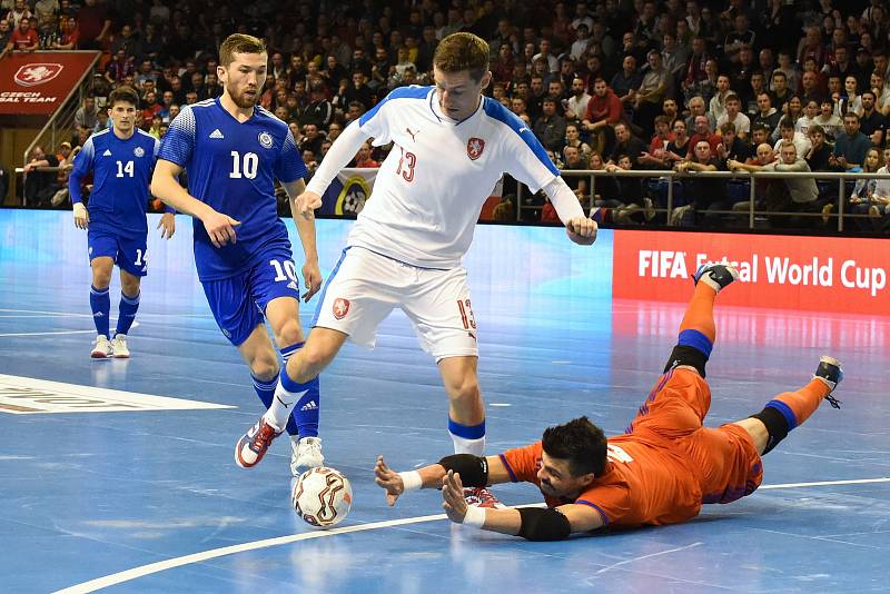 Kvalifikační turnaj na futsalové MS 2020 - ČR Michal Holý (bílá) Kazachstán (modrá)