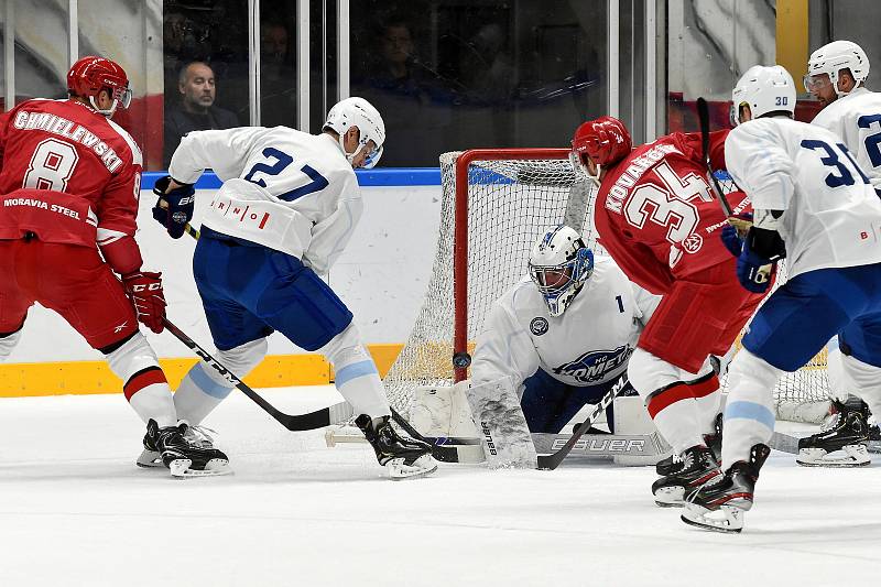 Brno 20.08.2019 - přípravné utkání mezi domácí HC Kometou Brno v bílém a HC Oceláři Třinec