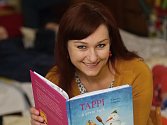 Spisovatelka Kateřina Tučková přečetla dětem pohádku.