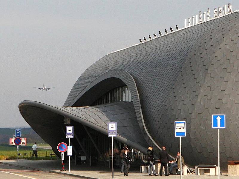 Letiště v brněnských Tuřanech v pondělí obnovilo provoz.