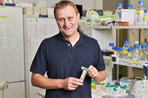 Dalibor Blažek, vedoucí výzkumného týmu vědců z institutu CEITEC Masarykovy univerzity, který objevil slabé místo zhoubných nádorů, bílkovinu CDK 11.