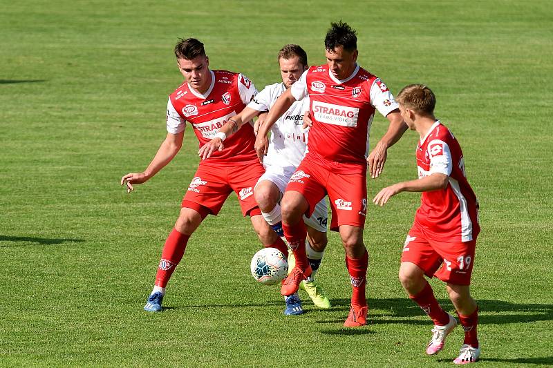 17.6.2020 - 24 kolo F:NL mezi domácí SK Líšeň v bílém a FK Pardubice