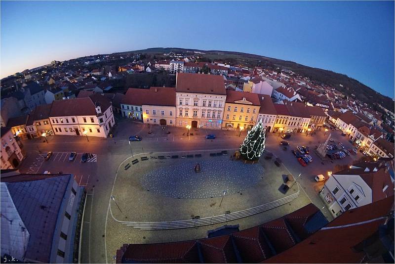 Ivančice lákají k toulání kolem řeky Rokytné. Výstup na věž je v zimních měsísích možný jen výjimečně.