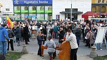 Odboráři lákali na demonstraci 17. listopadu.