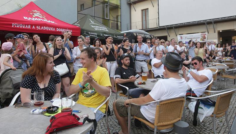 Šestý ročník brněnského Pivního Festu začal ve dvoře brněnského městského divadla.