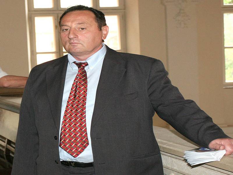 Bývalý starosta Starého Lískovce Petr Hudlík nechce předat svou funkci.
