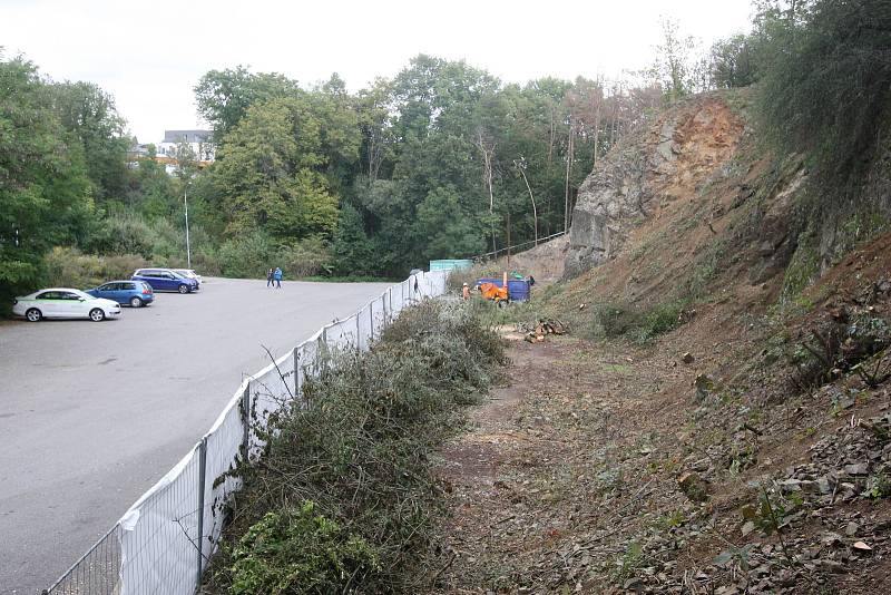 Sanace svahu vedle parkoviště Sokolák u brněnské přehrady