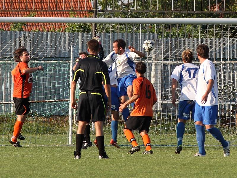 V úmorném vedru porazily Tasovice IE Znojmo 2:0.