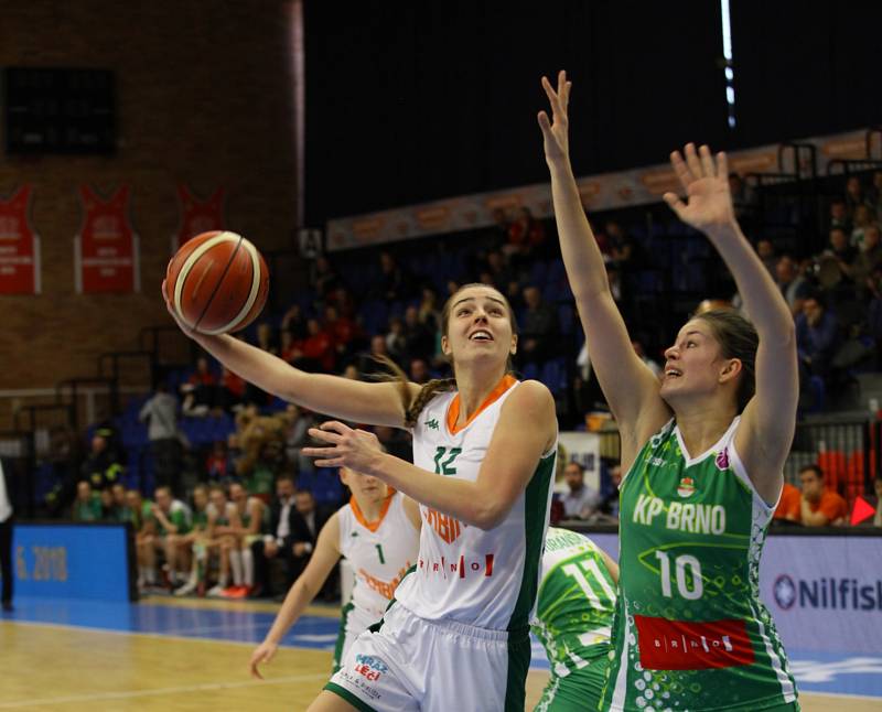 Před necelým rokem smutnily, soupeři se však pomstily. Královopolské basketbalistky (v zeleném) si v semifinále smlsly na Žabinách, které porazily 71:38 a postoupily do boje o zlato ve Final Four Českého poháru hrajícího se v Nymburku.