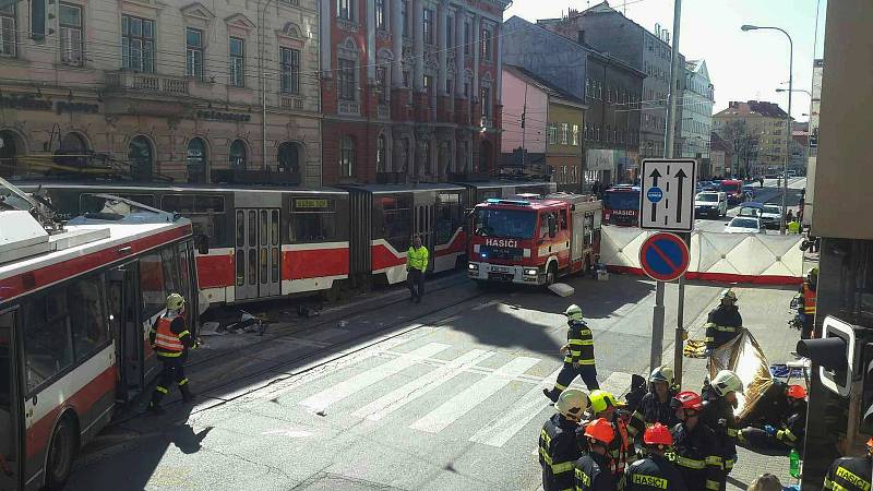 Přesně před rokem se v Křenové ulici v Brně srazil trolejbus s tramvají. Při střetu se zranilo čtyřicet lidí.