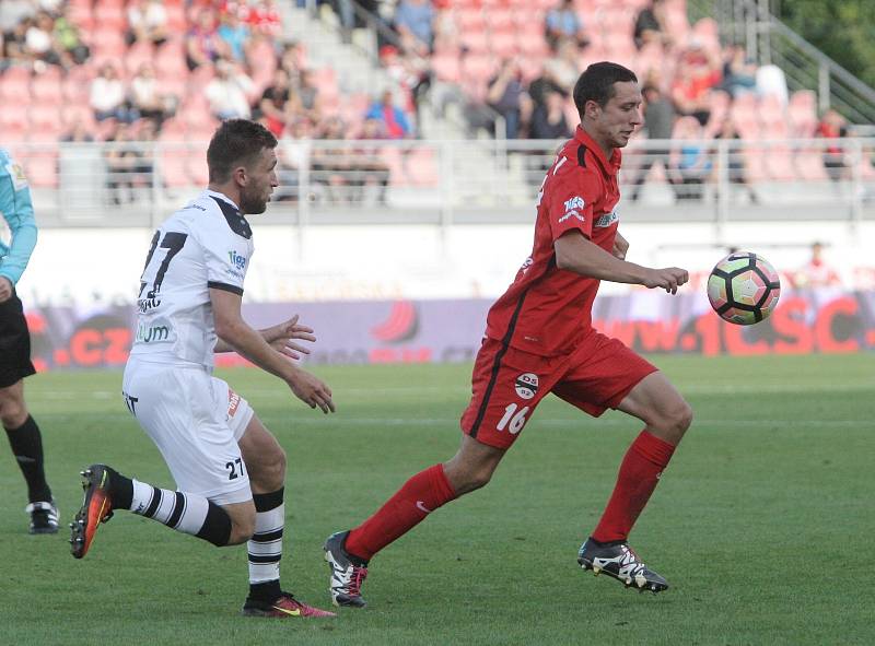 Trápení pokračuje. Fotbalisté brněnské Zbrojovky sice v sedmém ligovém kole doma s Hradcem Králové vedli po brance Michala Škody, tři body jim však hosté těsně před koncem sebrali.