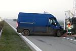 Dopravní nehoda kamionu a dodávky zablokovala dálnici D2 ve směru na Bratislavu u Velkých Němčic.