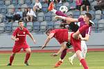 Fotbalisté Bohunic (v červeném) ovládli finálový duel krajského poháru. Lanžhot ve Znojmě porazili 3:2 po penaltovém rozstřelu.