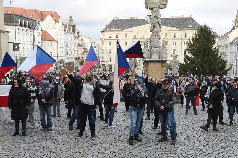 Brno 17.11.2020 - demonstrace na brněnském Zelném trhu proti vládním opatřením souvisejícími se šířením koronaviru