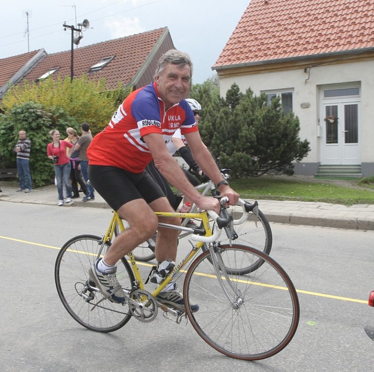 Brněnský deník | Cyklistické legendy si kolečkem připomněli Hrazdíru |  fotogalerie