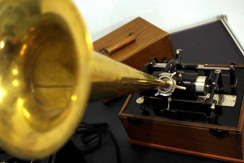 Výstava představí vývoj fonografů a fonogramů.