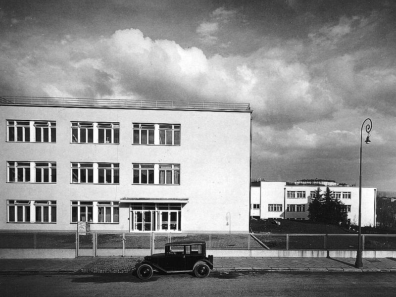 Historické fotografie brněnského Masarykova onkologického ústavu.