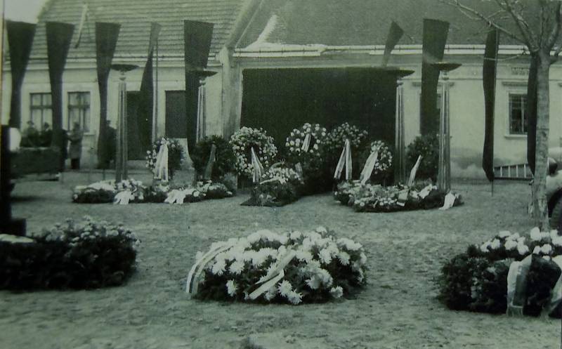 Desítky lidí zemřely při tragédii na železničním přejezdu u Podivína v roce 1950. Srazil se tam rychlík s autobusem.