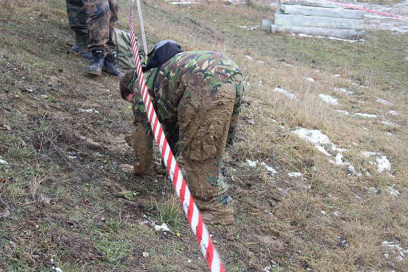 Vojáci předváděli v Ořechově na Brněnsku bitvu o Budapešť z přelomu let 1944 a 1945. Bitvu navštívilo tisíc diváků.