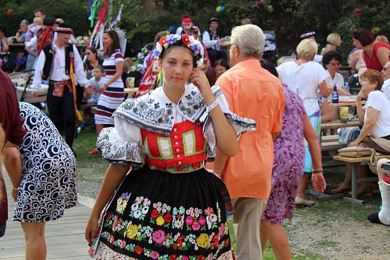 Od pátku do neděle se uskutečnily v brněnské městské části Řečkovice a Mokrá Hora Vavřinecké hody. V programu zatančili dospělí i děti besedu.