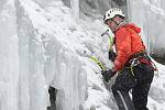 Výcvik hasičů HZS JMK na ledové stěně ve Víru na Vysočině.