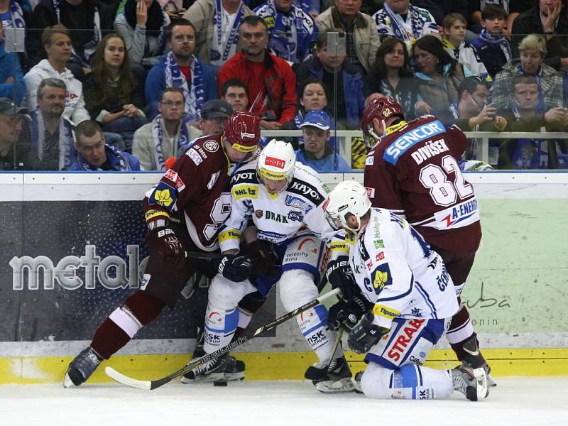 Brněnští hokejisté ve čtvrtém semifinále podlehli Spartě 3:5. Před pátým zápasem v Praze je stav sérii 2:2