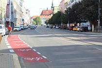 Po novém cyklopruhu v brněnské Lidické ulici se Brňané prohání po dlouhých deseti letech.