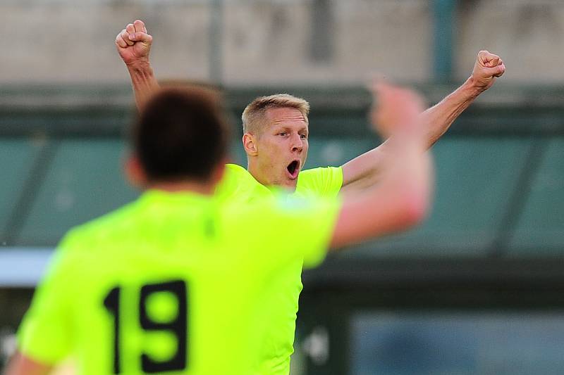 Fotbalové utkání HET ligy mezi celky FK Dukla Praha a FC Zbrojovka Brno 27. dubna v Praze. Michal Škoda se raduje z branky.