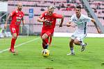 Fotbalisté Zbrojovky (v červeném) v šestém kole nejvyšší soutěže podlehli na domácím hřišti Karviné 0:2.