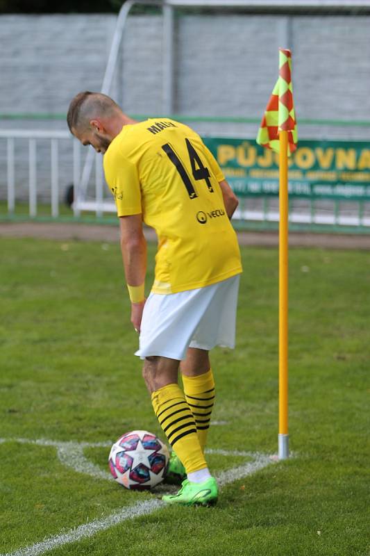 Na Jaroslava Málka (ve žlutém s číslem 14) byli fanoušci dlouho zvyklí v líšeňském dresu, od nové sezony ale hájí barvy Karviné.
