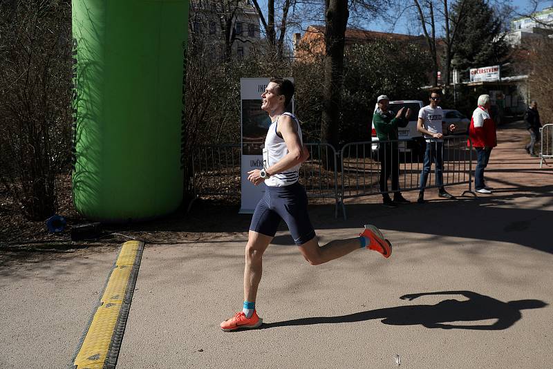 V lužáneckém parku se sešli běžci k tradičnímu závodu. Běh Lužánkami je jedním z nejstarších běhů České Republiky. Koná se od roku 1946. Navazuje na předválečnou tradici brněnských vytrvalců a jejich soutěží.