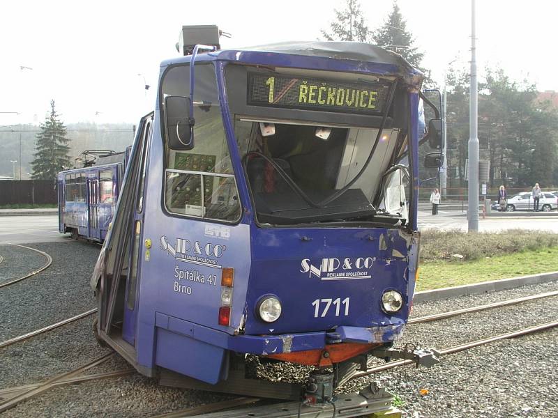 Srážka tramvají před vozovnou Medlánky.