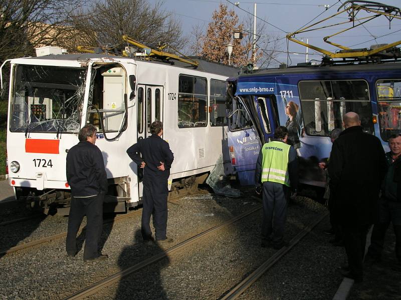 Srážka tramvají před vozovnou Medlánky.