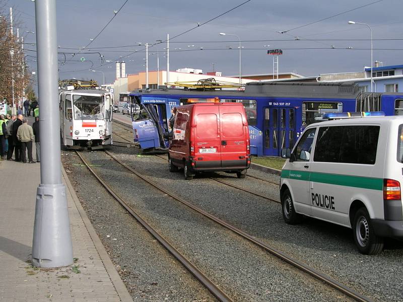 Srážka tramvají před vozovnou Medlánky.