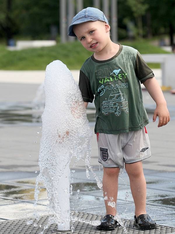 Jižní Moravu zasáhl ve středu 3. června tropický den, teploty šplhaly nad třicet stupňů Celsia. Rekordní čísla naměřili meteorologové například v brněnských Žabovřeskách nebo na Znojemsku.