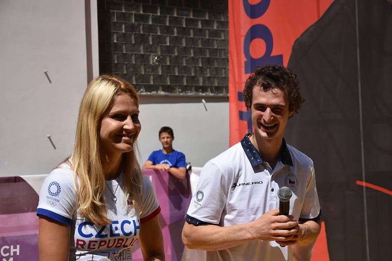 Lezec Adama Ondra byl bouřlivě přivítán na brněnském olympijském festivalu.
