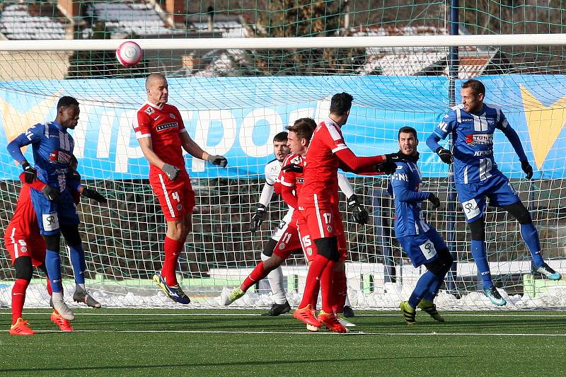 Zápas Tipsport ligy mezi 1. SC Znojmo (modrá) a FC Zbrojovkou Brno (červená).