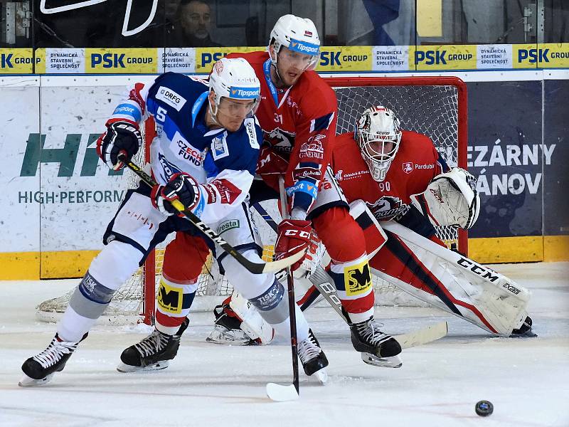 Kometa Brno (v bílém) porazila Pardubice 2:1 v prodloužení.