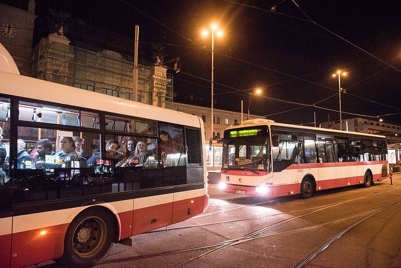 Městskou hromadnou dopravu v okolí brněnského hlavního nádraží čeká výluka. Dotkne se tramvajových linek i nočních autobusových spojů.