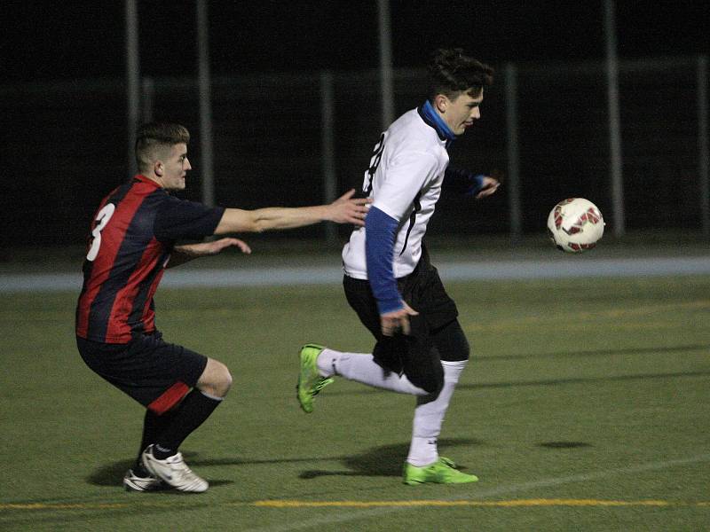 Poslední podzimní kolo čtvrté ligy proti sobě svedlo celky Gunners Brno (ve světlých dresech) a FC Rom Star. Utkání soků z horní poloviny tabulky vyznělo jasně 7:3 ve prospěch Kanonýrů.