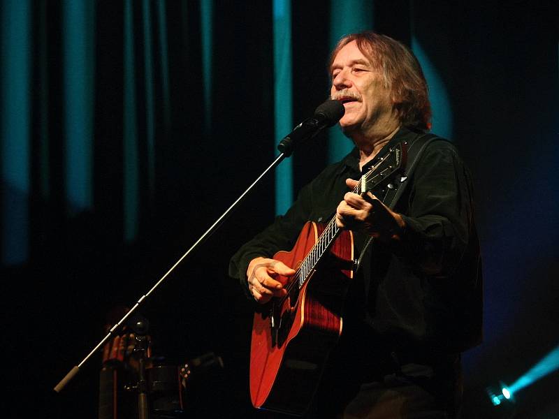 První ze svých koncertů v brněnském Sono centru odehrál ve středu večer Jarek Nohavica, který do Brna přijel se sérií sedmi vystoupení.