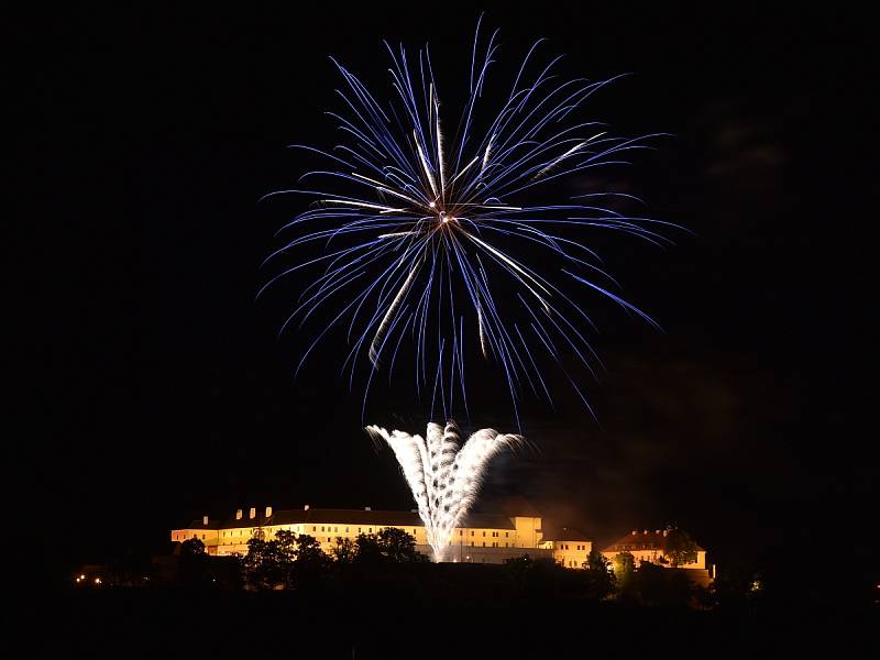 Show Nebe v plamenech české společnosti Theatrum Pyroboli odstartovala dvacátý ročník festivalu Ignis Brunensis.